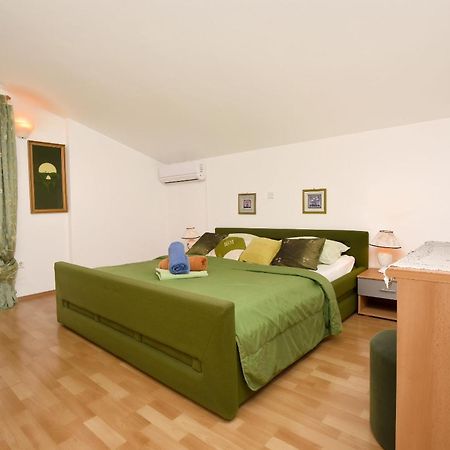 Apartment And Rooms Artina Vodice Kültér fotó