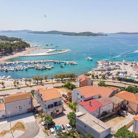 Apartment And Rooms Artina Vodice Kültér fotó