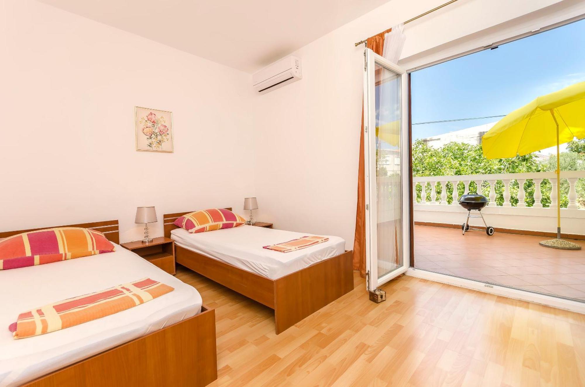 Apartment And Rooms Artina Vodice Kültér fotó