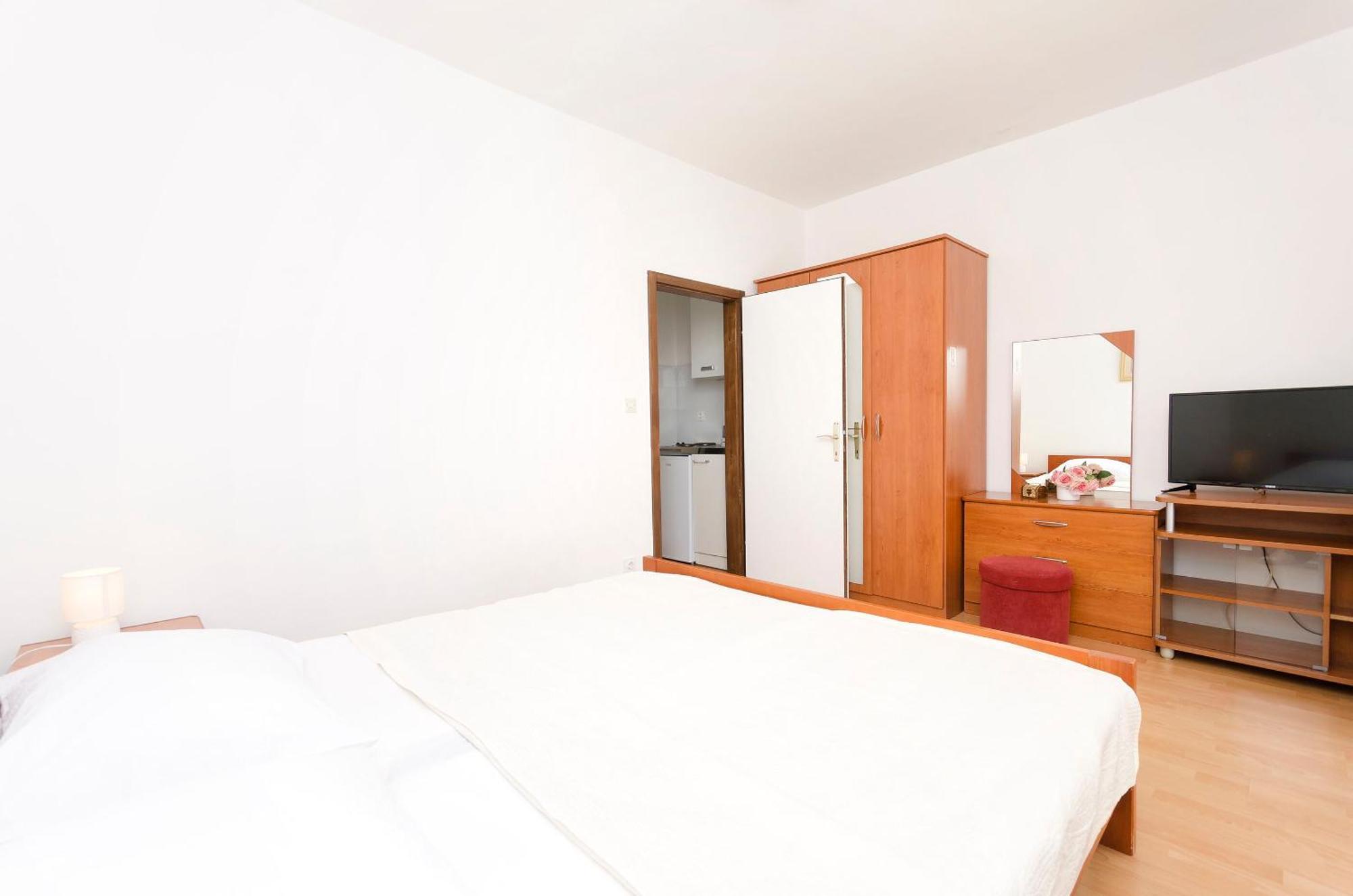 Apartment And Rooms Artina Vodice Kültér fotó