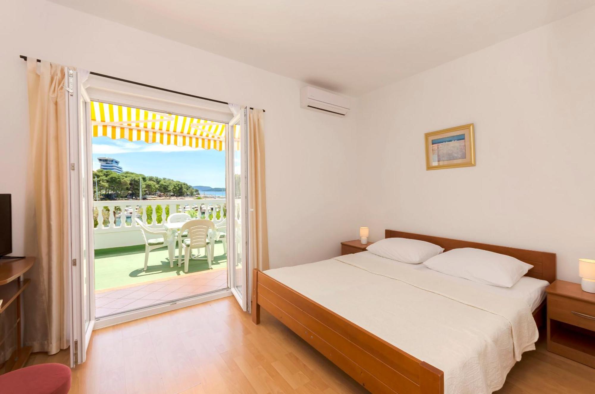 Apartment And Rooms Artina Vodice Kültér fotó