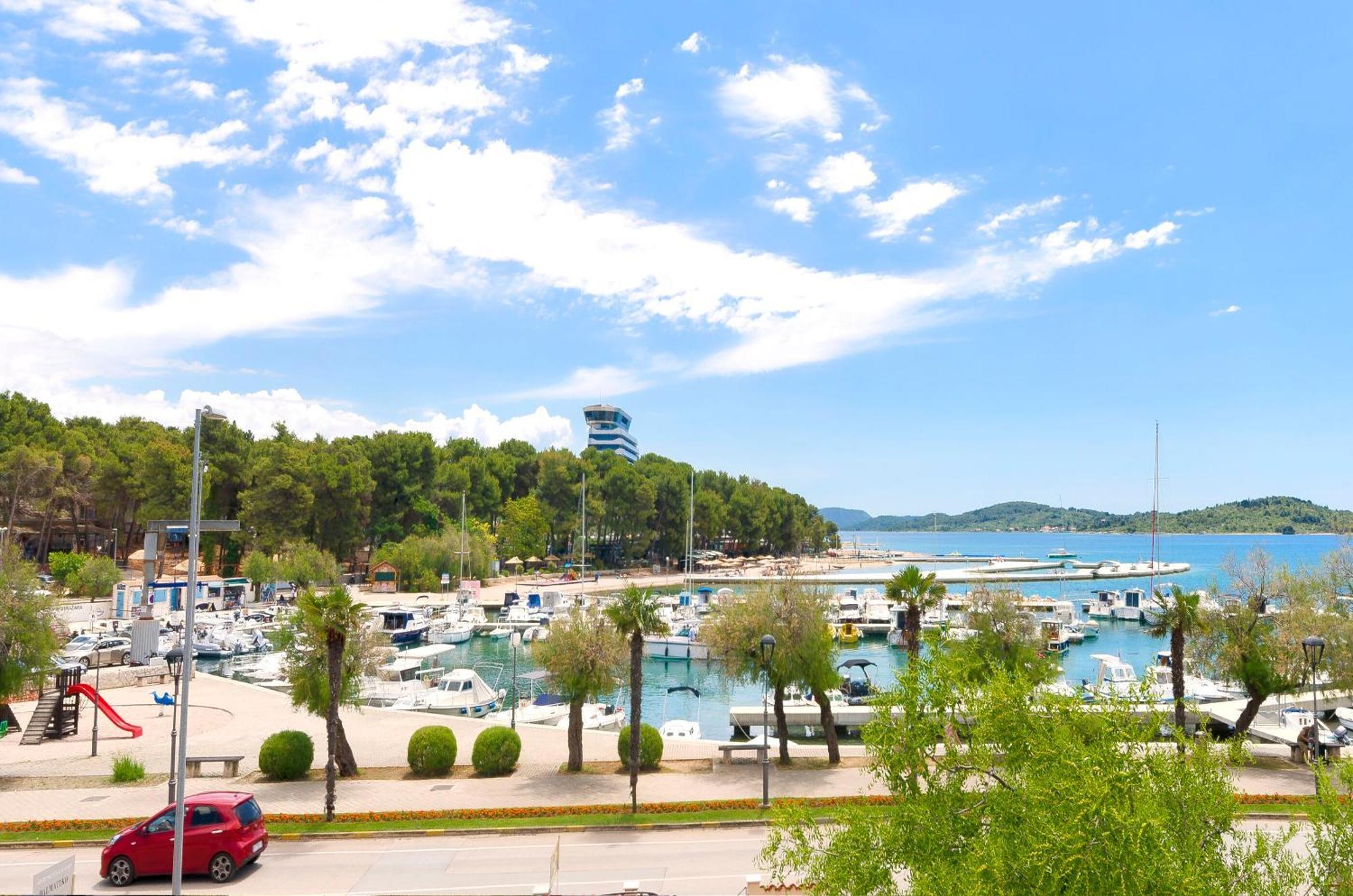 Apartment And Rooms Artina Vodice Kültér fotó